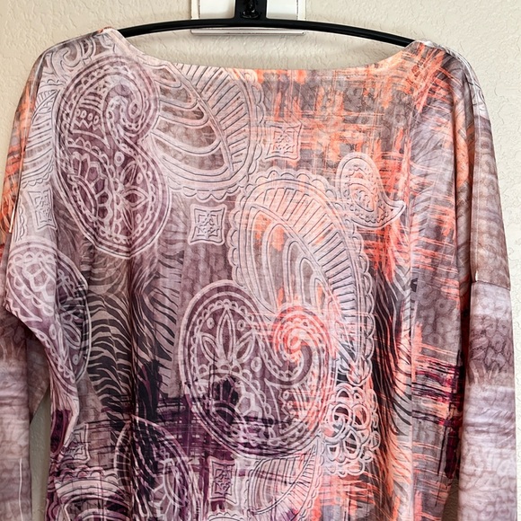 🆕 Chico’s mixed print Morgan top - Picture 7 of 7